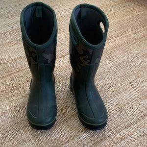 Womens Bogs boots size 7, in great condition!
